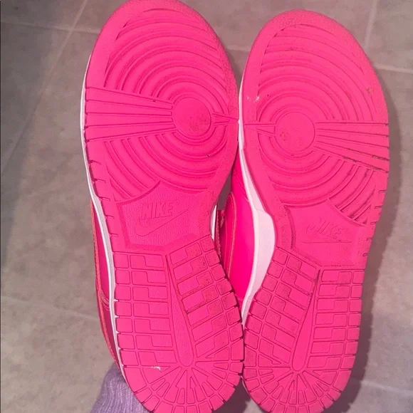 Women Nike Fuchsia Athletic Shoes - Picture 3 of 4